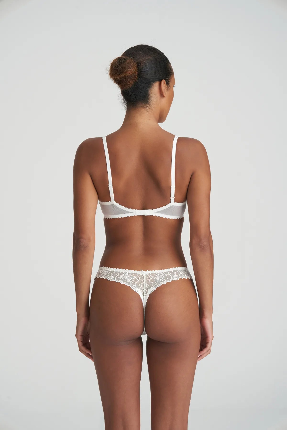 String femme en broderie fine - Lingerie élégante Jane -N°313