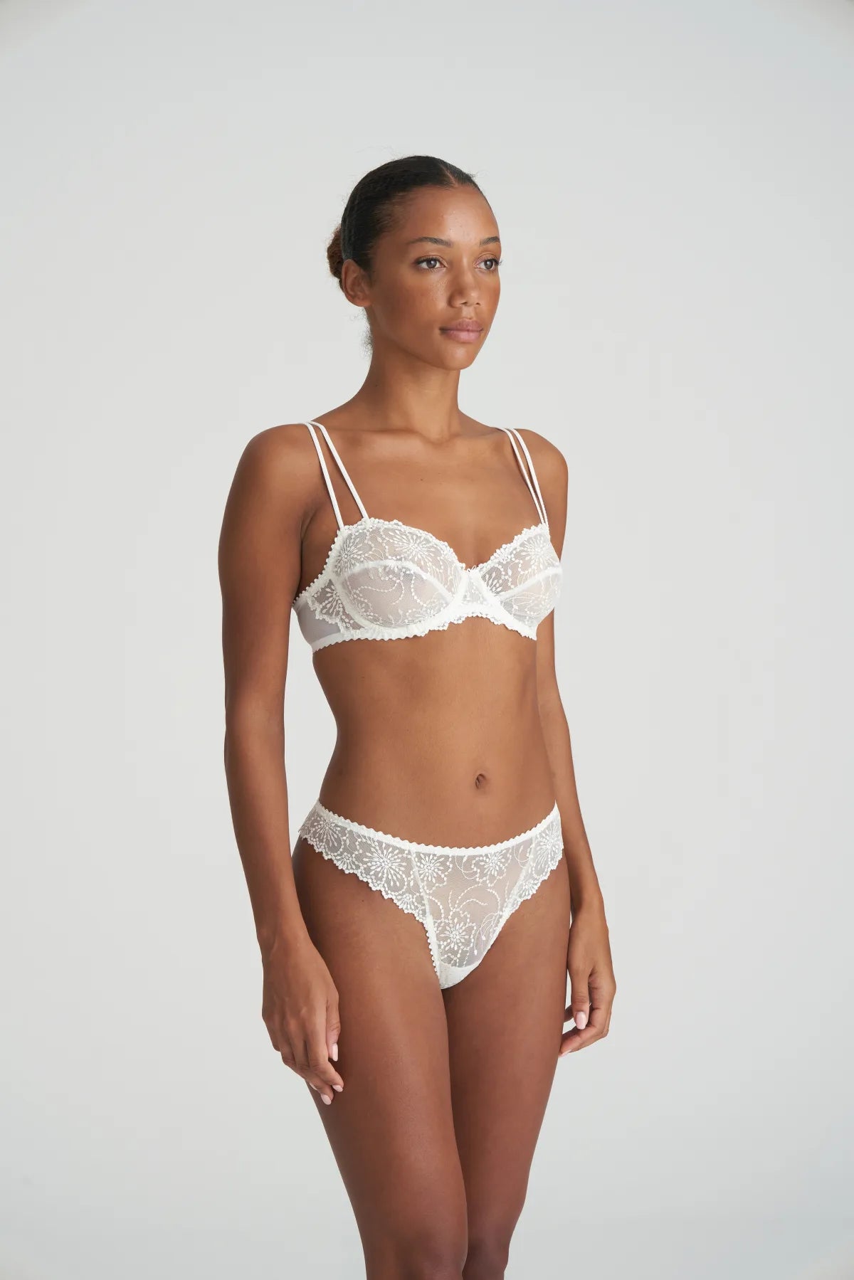 String femme en broderie fine - Lingerie élégante Jane -N°313