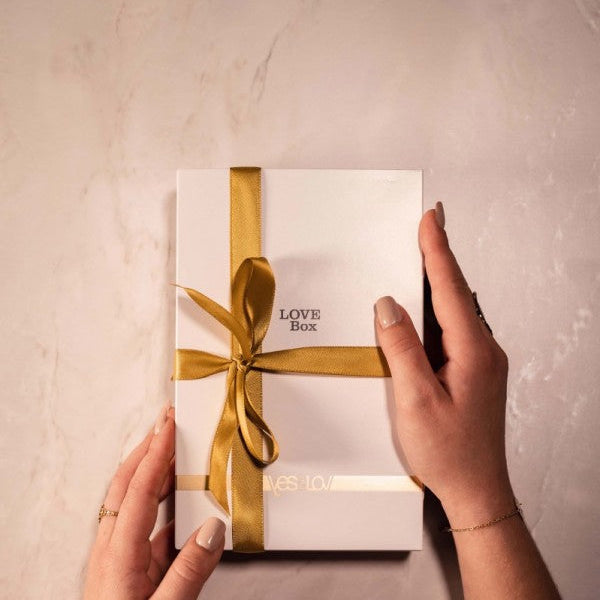 YesforLov Éveil des sens… Love Box, huiles et jeux coquins pour découvrir le plaisir