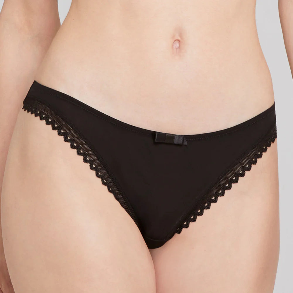 LOU String Oxygène en dentelle noire… Confort invisible & élégance quotidienne