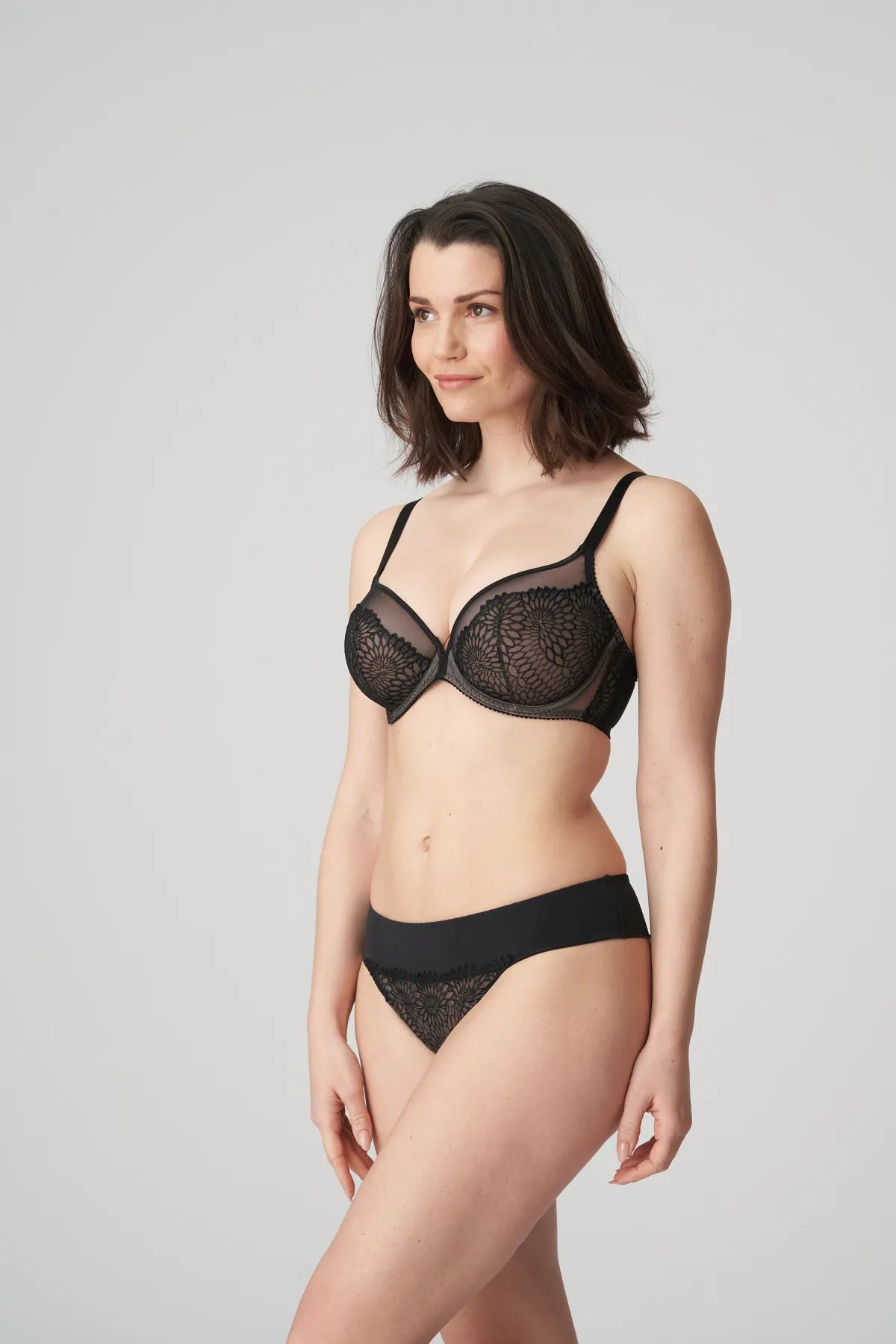 String femme en tulle et broderie fine - Lingerie élégante Sophora -N°307