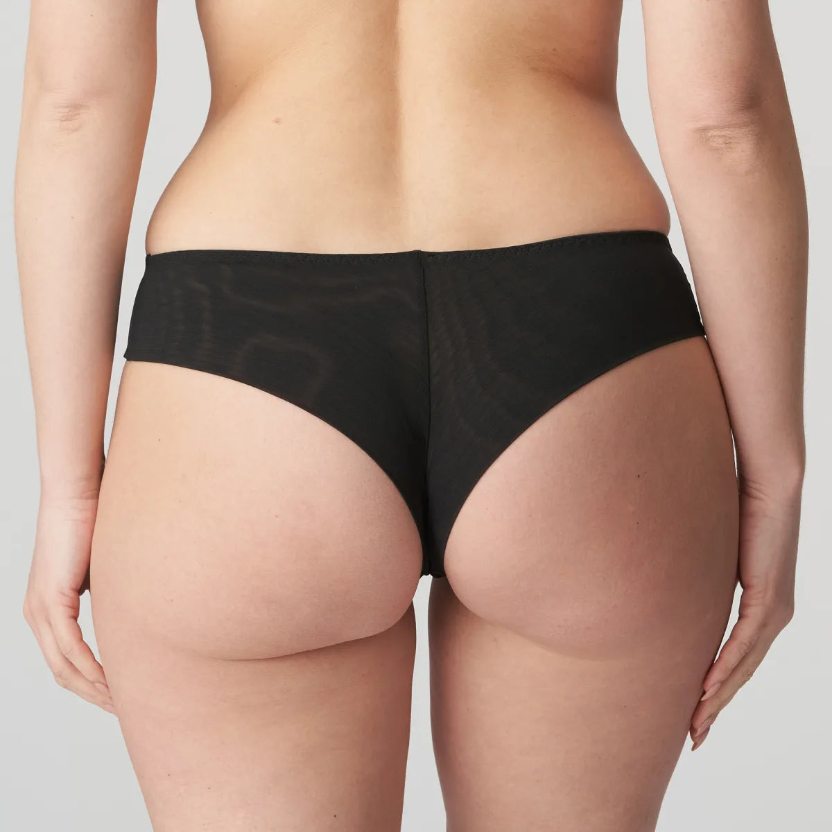 String femme en tulle et broderie fine - Lingerie élégante Sophora -N°307